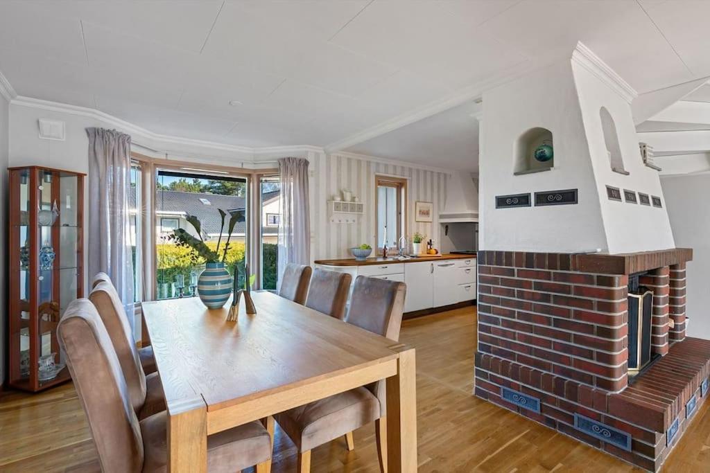 Large Home In Sola Tananger Extérieur photo