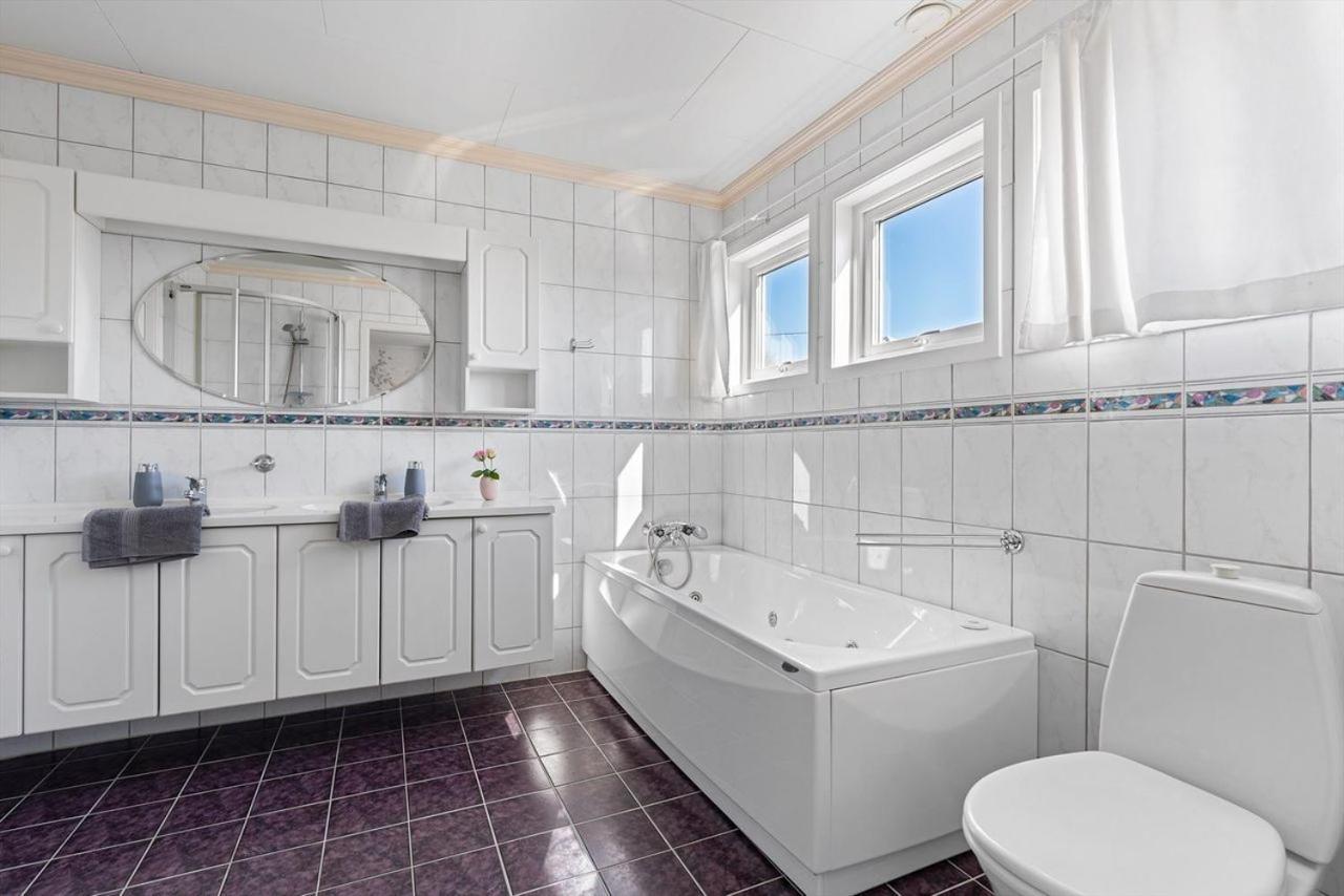 Large Home In Sola Tananger Extérieur photo